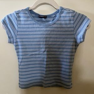 Very cute/ basic blue and white crop tee